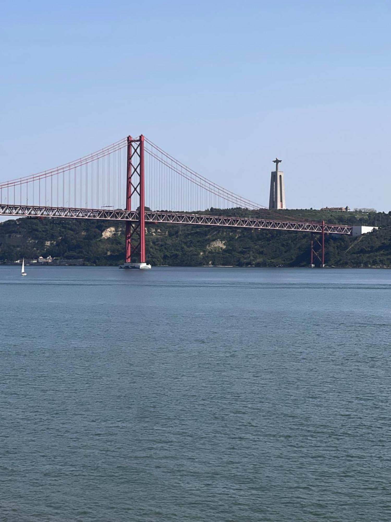 Apartamento Ponte 25 Abril Lisbon Bagian luar foto